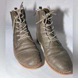Tom’s | Womens Boots | 9 | Green | EUC